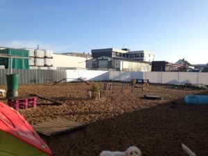 grosses gelaende im freien bei der hundebetreuung dogs place in neuss